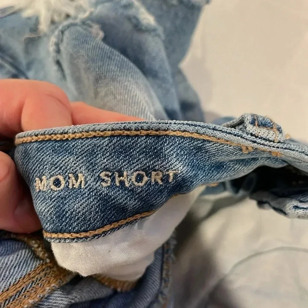 American Eagle women a jean shorts high rise mom short distressed size‎ 4 EUC